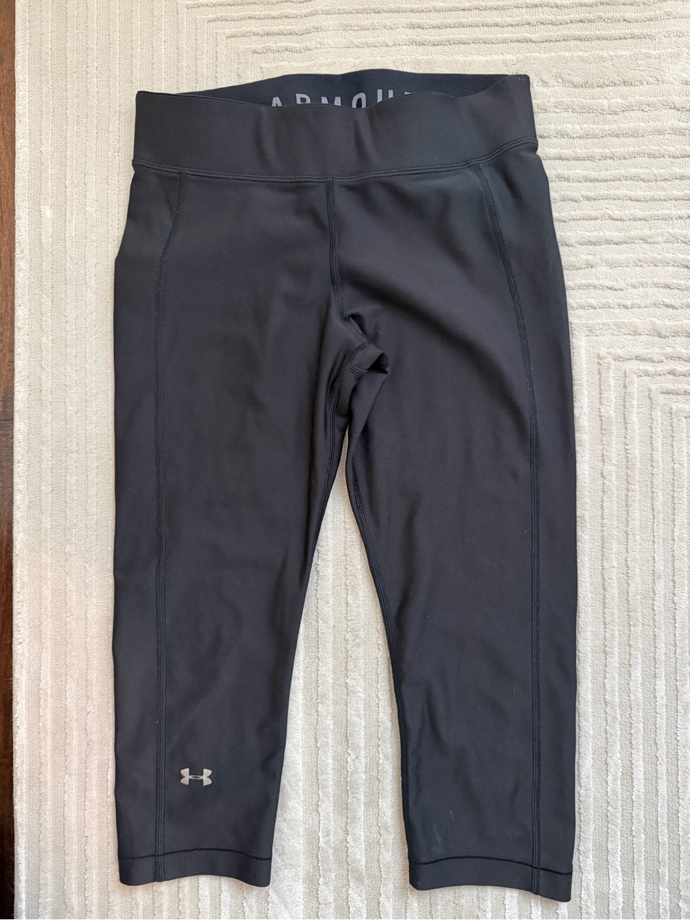 Under Armour Black women’s Capri Performance Leggings